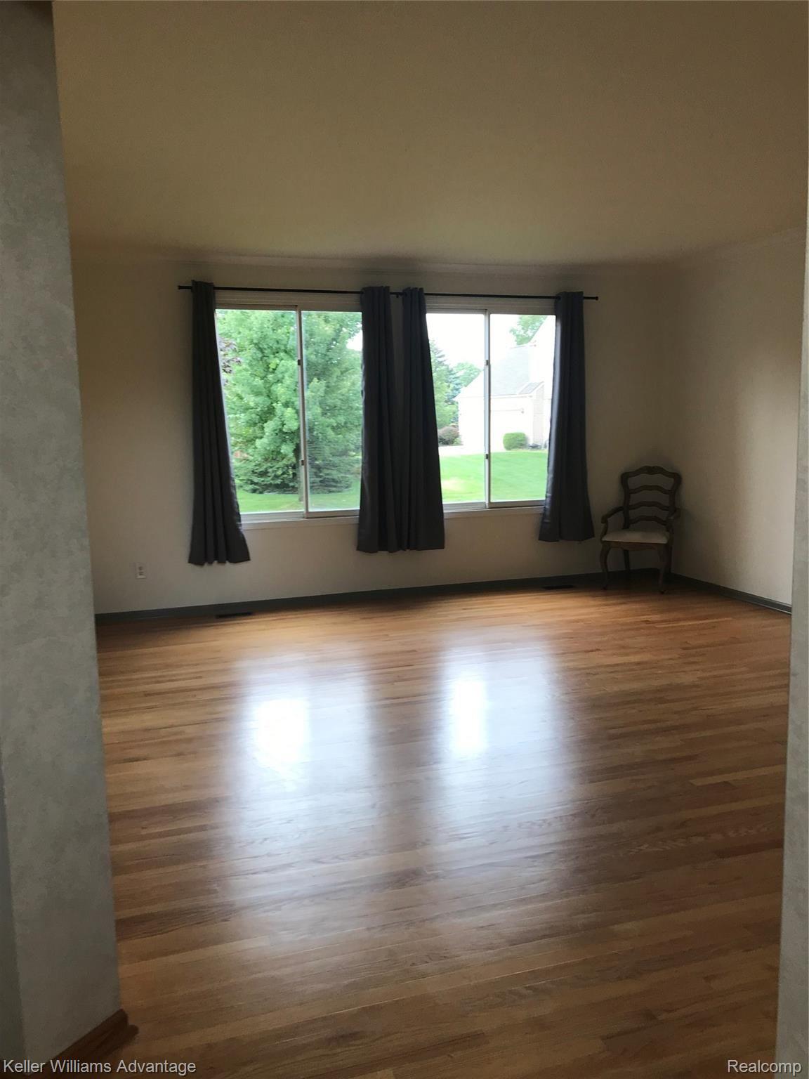 47719 Pavillon Road Canton, MI 48188 - Photo 10 of 50 Spacious private living room.