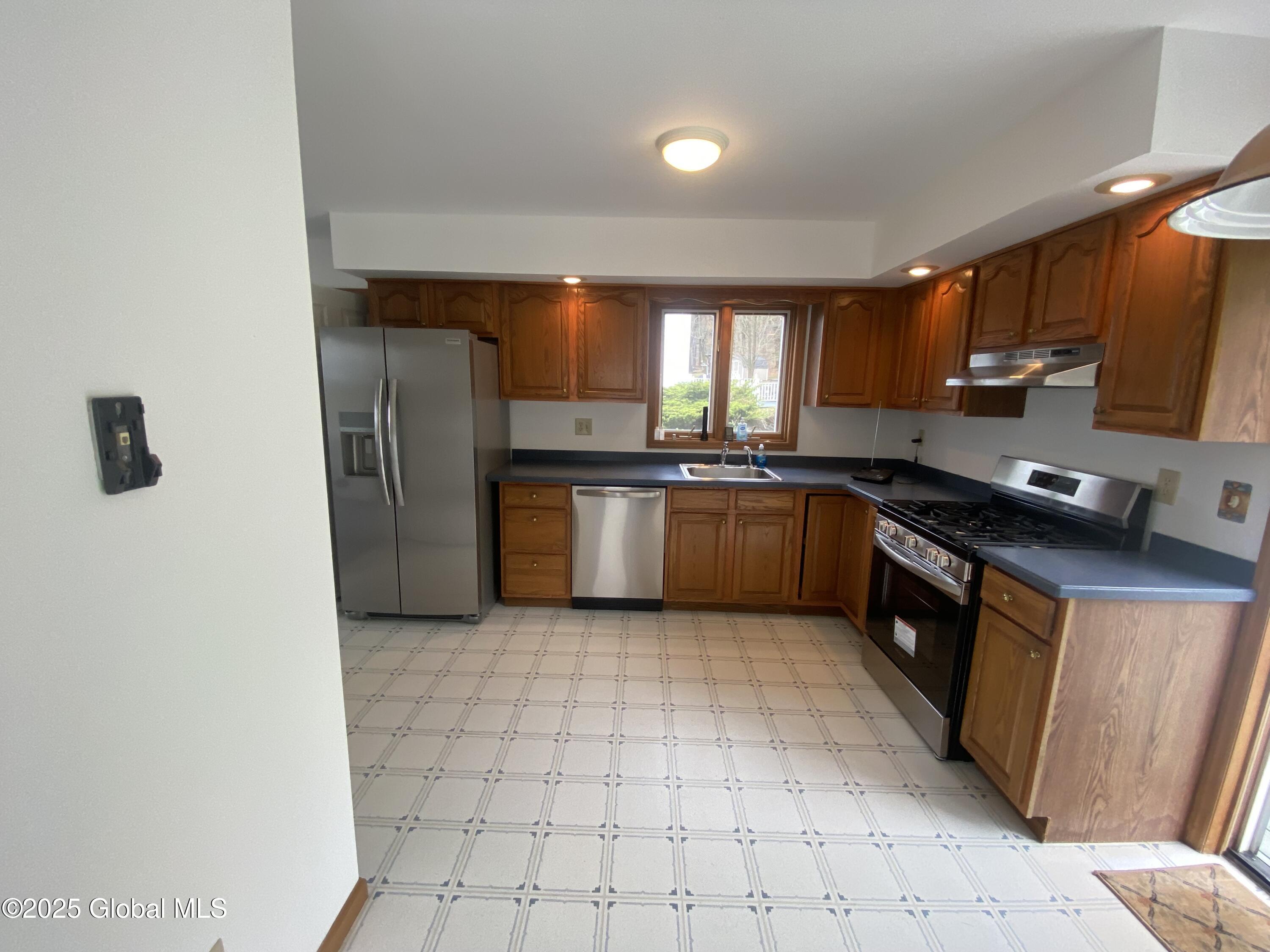 10 Red Rock Road Troy, NY 12182 - Photo 8 of 28 IMG_6507