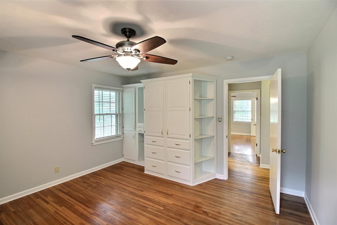 7194 McVay Road Germantown, TN 38138 - Photo 12 of 25 Built in storage