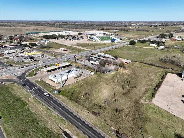 $300,000 | 1200 Highway 6, Marlin, TX 76661