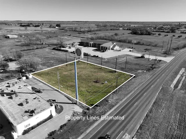 $300,000 | 1200 Highway 6, Marlin, TX 76661