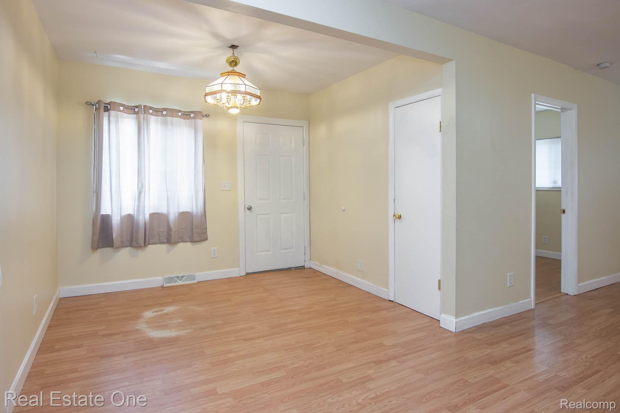 3972 Oak Knoll Road Waterford, MI 48328 - Photo 5 of 26 IMG_0904.jpg