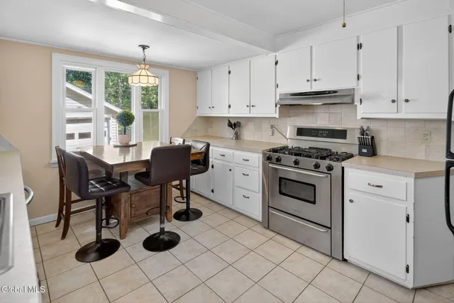 $289,900 | 1214 South Country Club Drive, Niskayuna, NY 12309