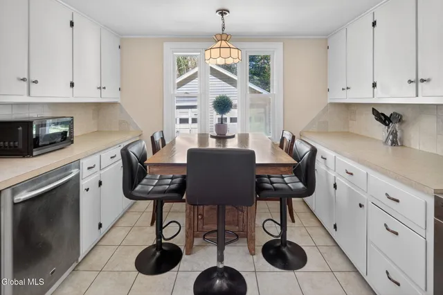 $289,900 | 1214 South Country Club Drive, Niskayuna, NY 12309