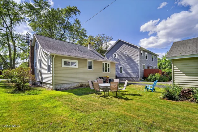 $289,900 | 1214 South Country Club Drive, Niskayuna, NY 12309