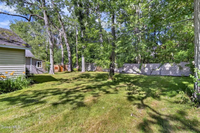 $289,900 | 1214 South Country Club Drive, Niskayuna, NY 12309