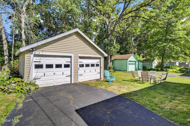 $289,900 | 1214 South Country Club Drive, Niskayuna, NY 12309