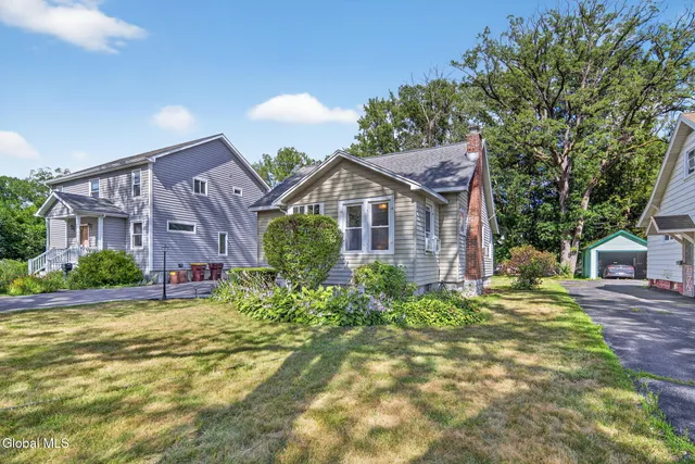 $289,900 | 1214 South Country Club Drive, Niskayuna, NY 12309