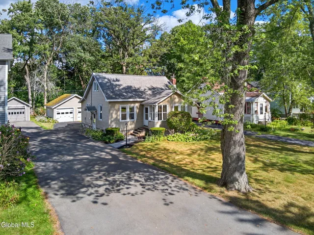 $289,900 | 1214 South Country Club Drive, Niskayuna, NY 12309