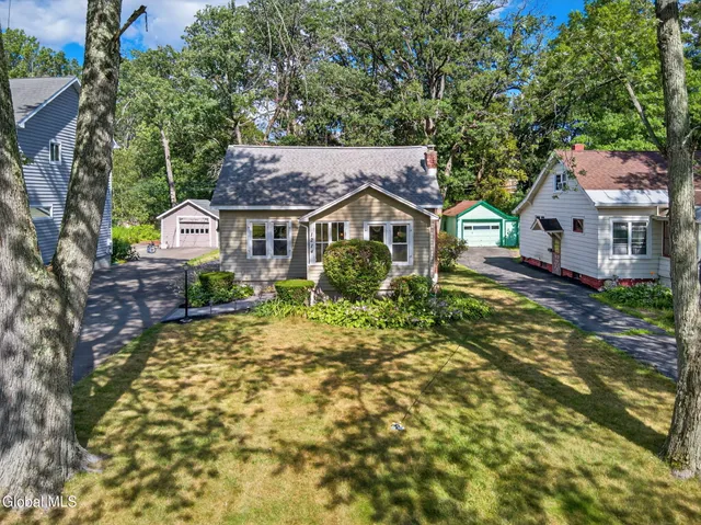 $289,900 | 1214 South Country Club Drive, Niskayuna, NY 12309