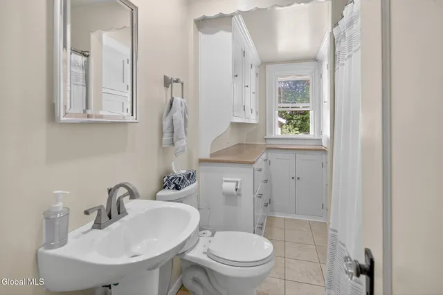 $289,900 | 1214 South Country Club Drive, Niskayuna, NY 12309