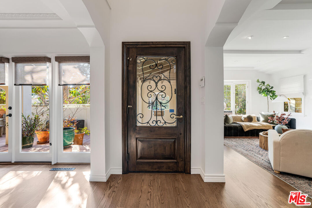 409 20th Street Santa Monica, CA 90402 - Photo 4 of 47