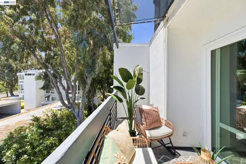 $745,000 | 1075 Shell Boulevard, Unit 11, Foster City, CA 94404