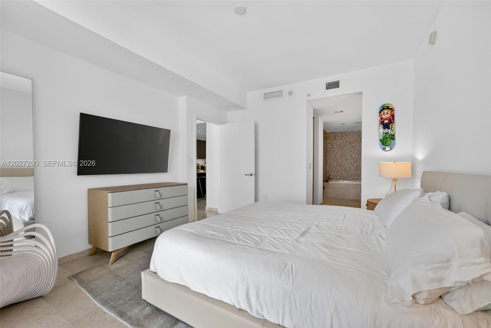 88 Southwest 7th Street, Unit 2408 Miami, FL 33130 - Photo 11 of 20