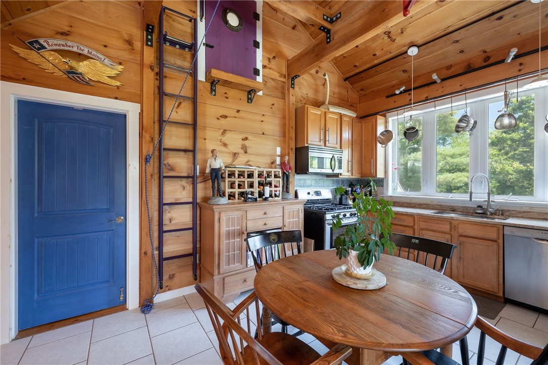 125 Touisset Road Warren, RI 02885 - Photo 10 of 45