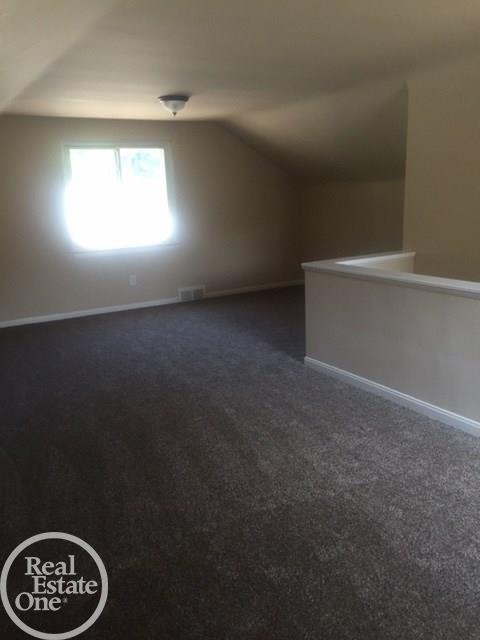1830 Newcastle Road Grosse Pointe Woods, MI 48236 - Photo 16 of 27
