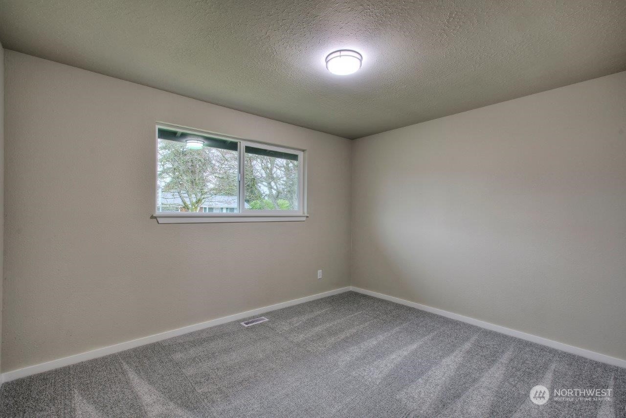 11703 Seminole Road Southwest Lakewood, WA 98499 - Photo 5 of 14 Gallery Image 5