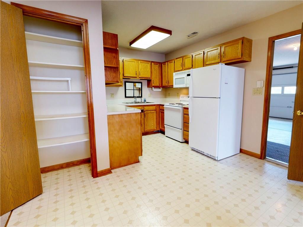 5745 Misty Ridge Drive Indianapolis, IN 46237 - Photo 8 of 25 Gallery Image 8