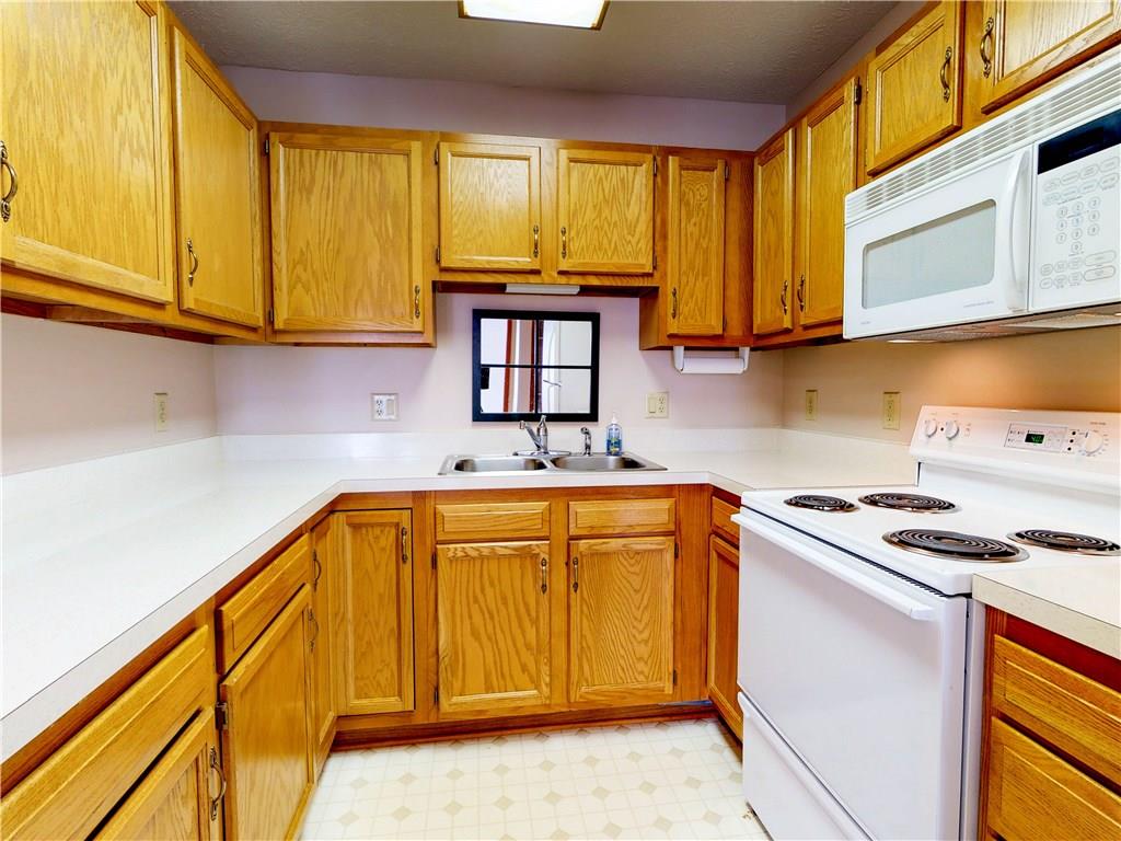 5745 Misty Ridge Drive Indianapolis, IN 46237 - Photo 9 of 25 Gallery Image 9