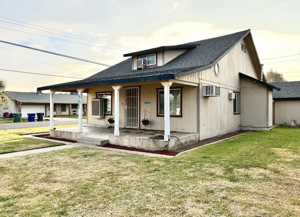 662 Channing Way Exeter, CA 93221 - Photo 2 of 19 06046D47-3125-469C-ABFA-501C9DEBE94C