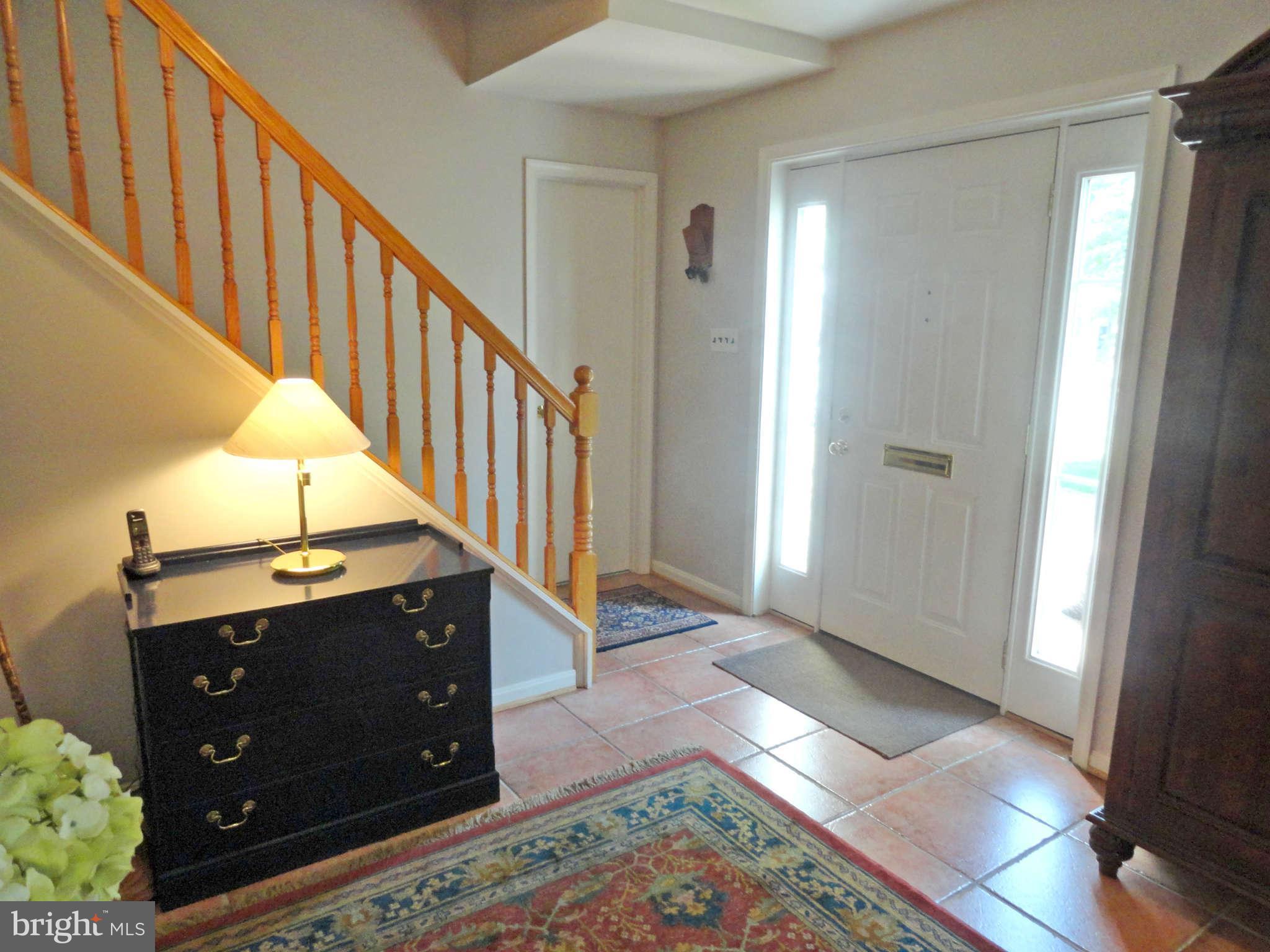 7125 Thrasher Road McLean, VA 22101 - Photo 3 of 27 Gracious entrance foyer