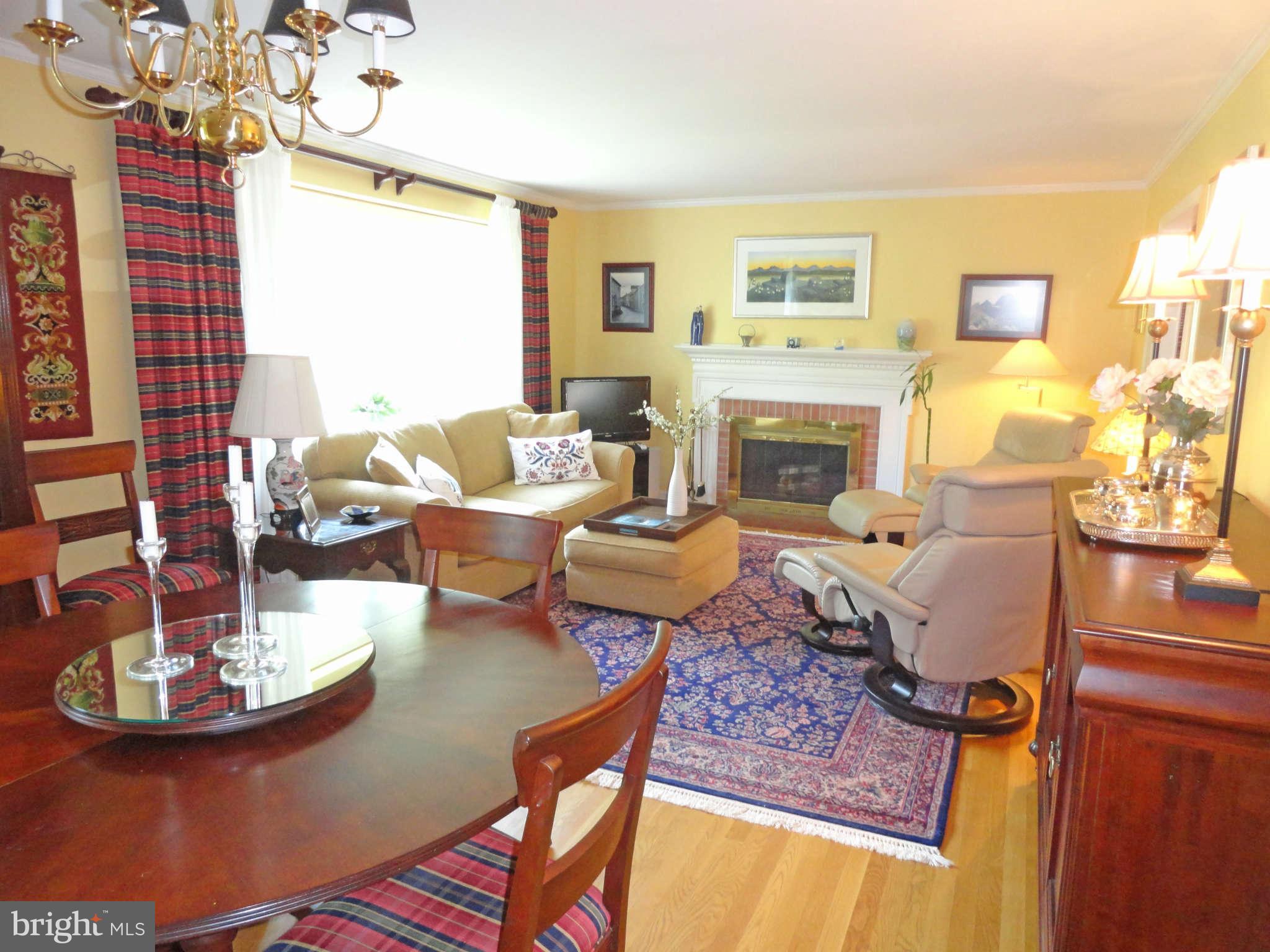 7125 Thrasher Road McLean, VA 22101 - Photo 8 of 27 Living Room