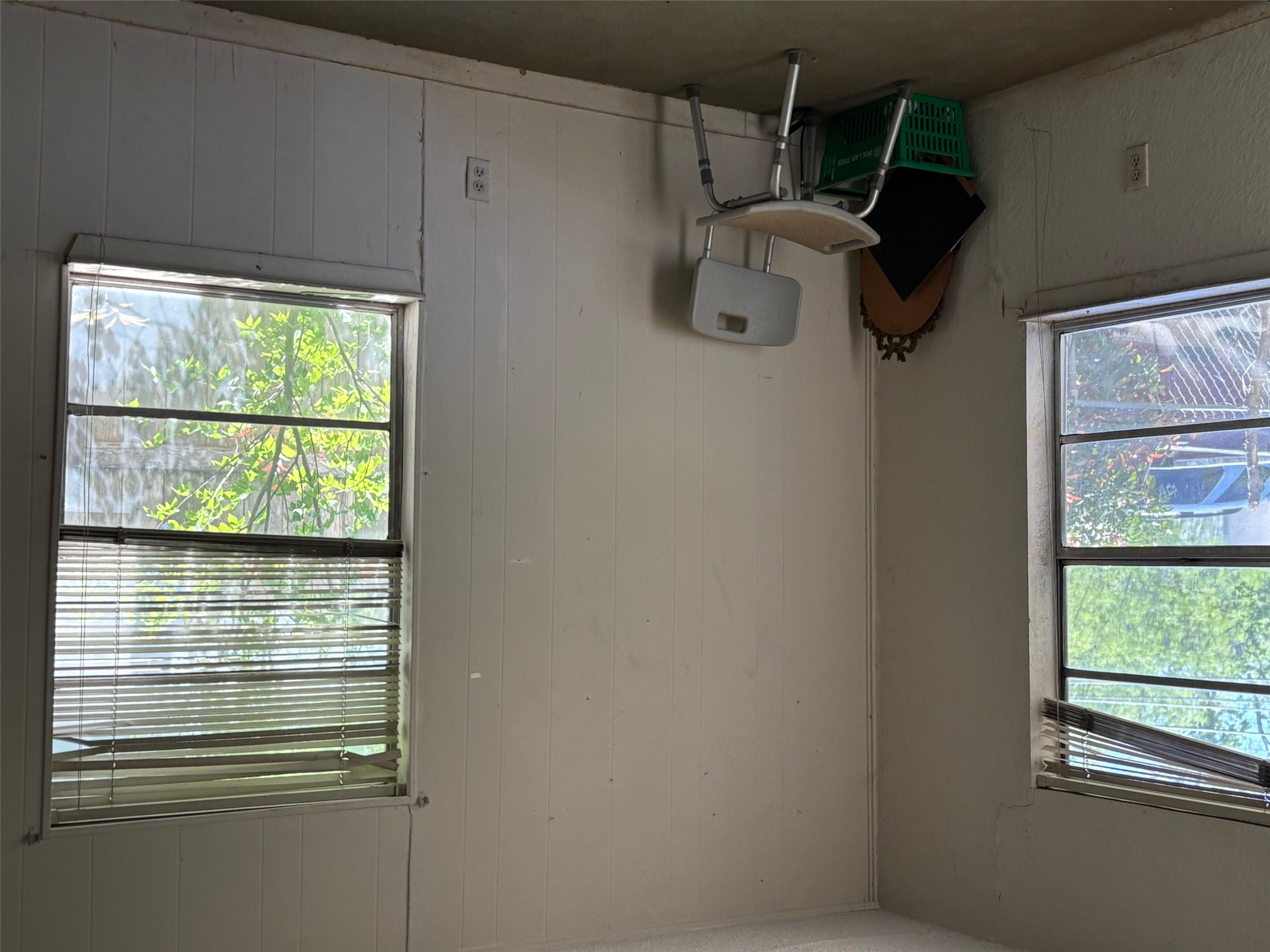 1400 Vargas Road Austin, TX 78741 - Photo 7 of 14 Room with plenty of natural light