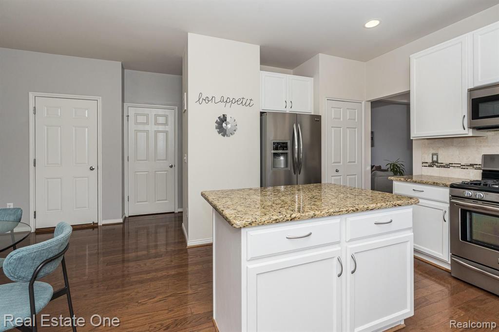 3296 Fantail Drive Rochester Hills, MI 48309 - Photo 9 of 41