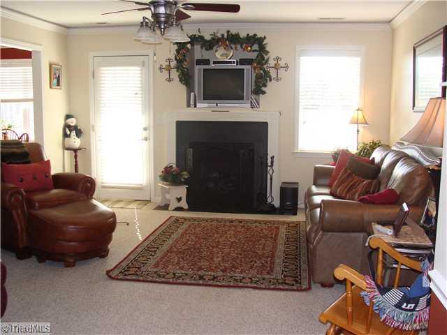8765 Circle Rural Hall Nc 27045 Rural Hall, NC 27045 - Photo 3 of 14 Living Room.