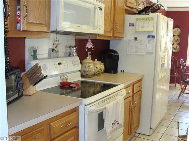 8765 Circle Rural Hall Nc 27045 Rural Hall, NC 27045 - Photo 7 of 14 Kitchen.
