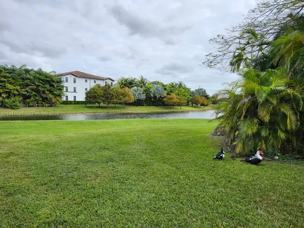 $479,000 | 9195 Fontainebleau Boulevard, Unit 6, Miami, FL 33172