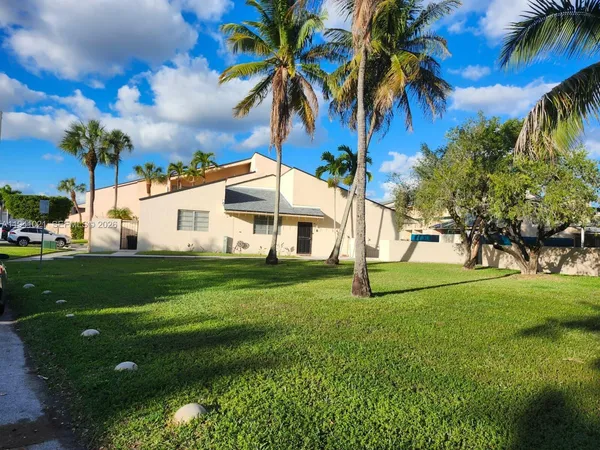 $479,000 | 9195 Fontainebleau Boulevard, Unit 6, Miami, FL 33172