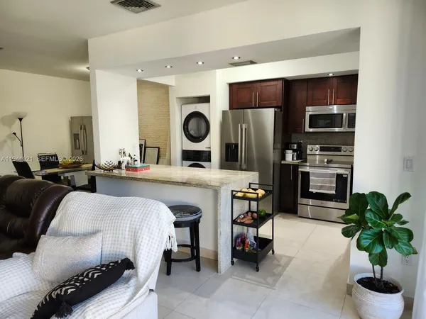 $479,000 | 9195 Fontainebleau Boulevard, Unit 6, Miami, FL 33172