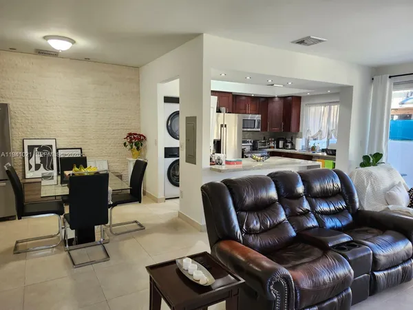 $479,000 | 9195 Fontainebleau Boulevard, Unit 6, Miami, FL 33172