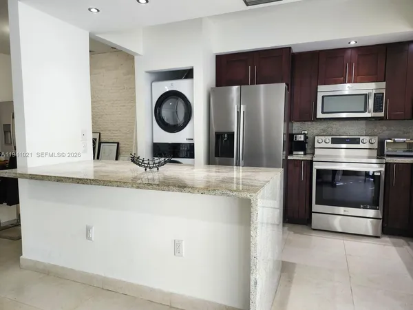 $479,000 | 9195 Fontainebleau Boulevard, Unit 6, Miami, FL 33172
