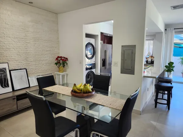 $479,000 | 9195 Fontainebleau Boulevard, Unit 6, Miami, FL 33172