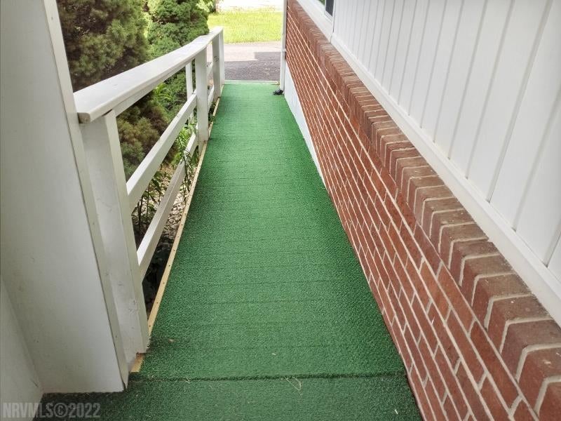129 Spring Street Narrows, VA 24124 - Photo 2 of 18 Gallery Image 2