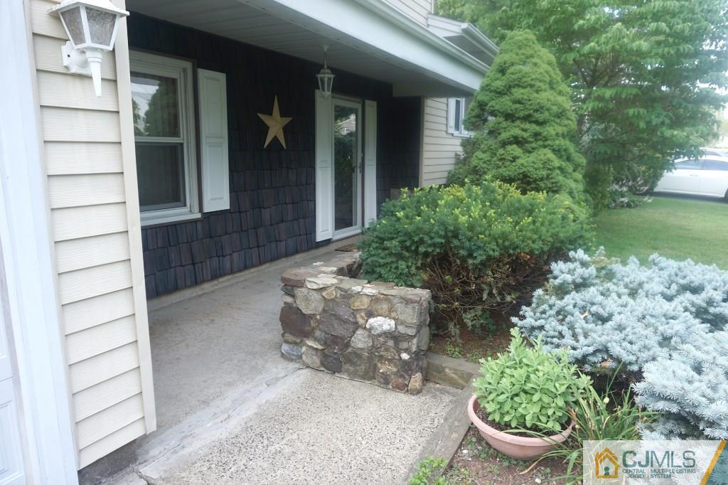 230 Winding Road Iselin, NJ 08830 - Photo 4 of 20 Gallery Image 4