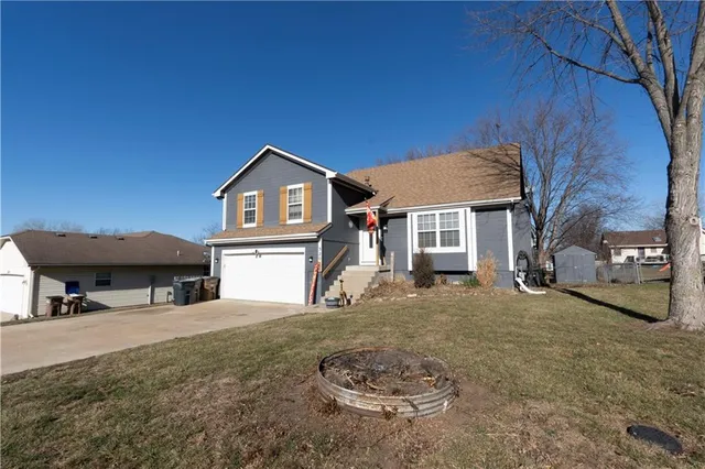 $320,000 | 320 Shenandoah Drive, Raymore, MO 64083