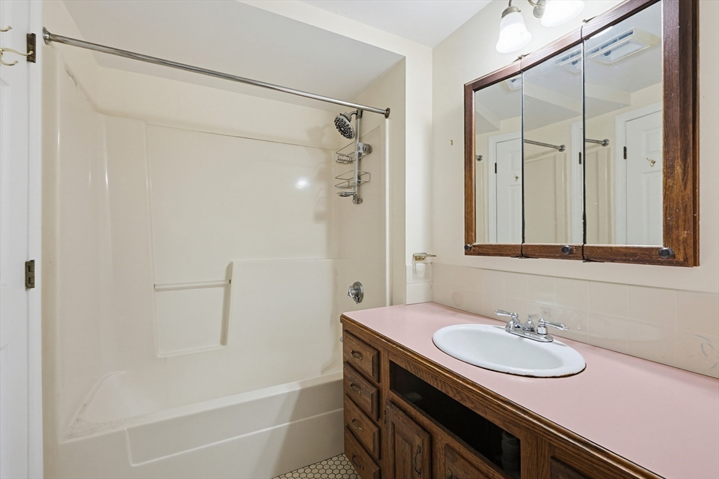 129 Cross Road Westport, MA 02790 - Photo 22 of 42