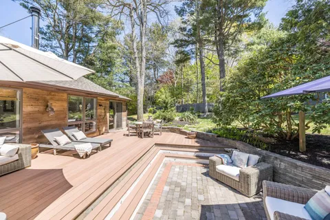 $1,650,000 | 22 Oak Lane, Sag Harbor, NY 11963