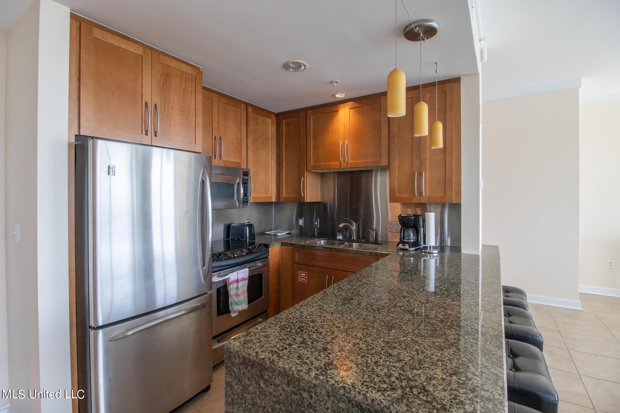 2060 Beach Boulevard, Unit 103 Biloxi, MS 39531 - Photo 7 of 17 OC103-53008