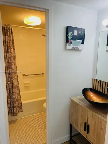 $350,000 | 2899 Collins Avenue, Unit 648, Miami Beach, FL 33140