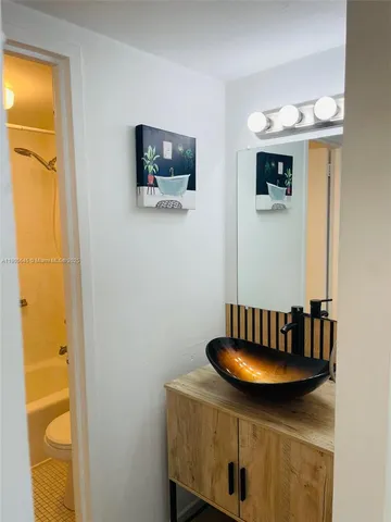 $350,000 | 2899 Collins Avenue, Unit 648, Miami Beach, FL 33140