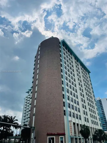 $350,000 | 2899 Collins Avenue, Unit 648, Miami Beach, FL 33140