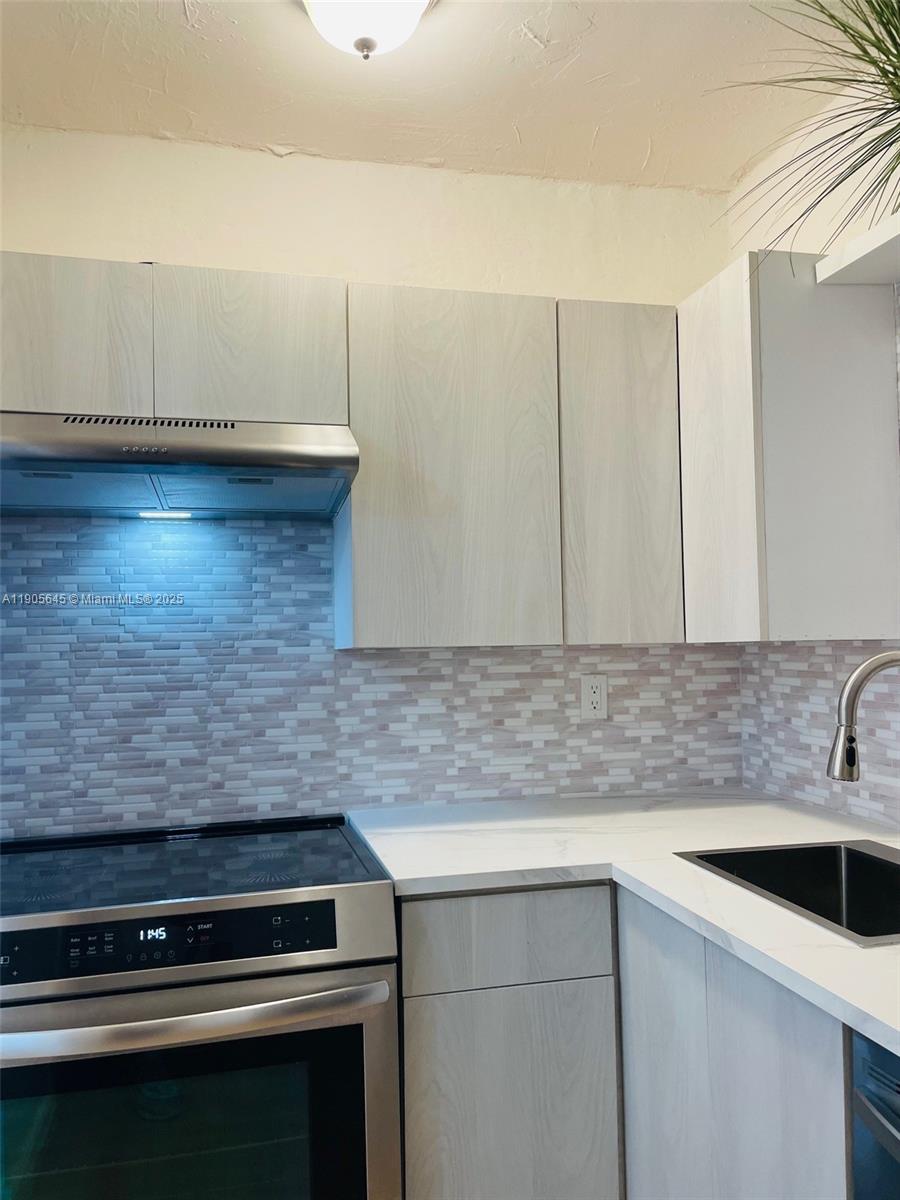 2899 Collins Avenue, Unit 648 Miami Beach, FL 33140 - Photo 7 of 19