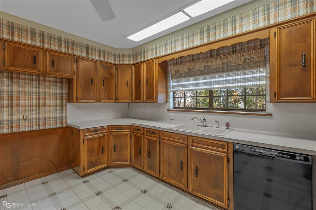 3073 Risinger Drive Shreveport, LA 71119 - Photo 15 of 39 a kitchen with a sink and cabinets
