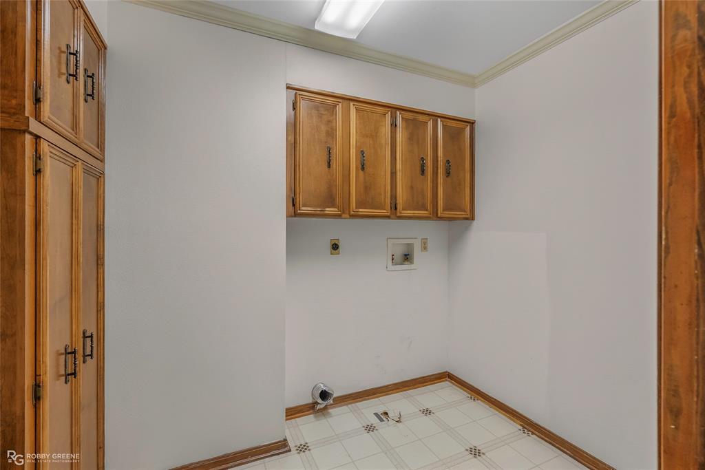 3073 Risinger Drive Shreveport, LA 71119 - Photo 17 of 39 a small space with wooden floor and a window