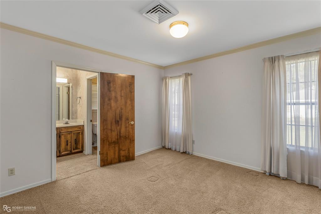 3073 Risinger Drive Shreveport, LA 71119 - Photo 23 of 39 an empty room with closet and a window