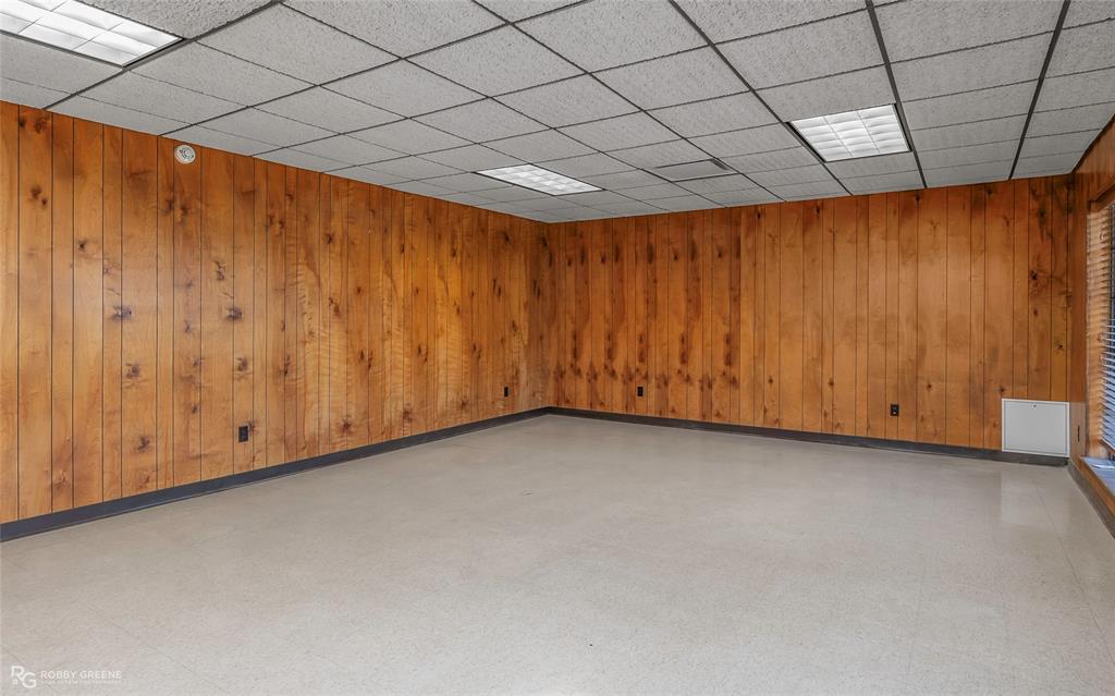 3073 Risinger Drive Shreveport, LA 71119 - Photo 34 of 39 a view of a garage